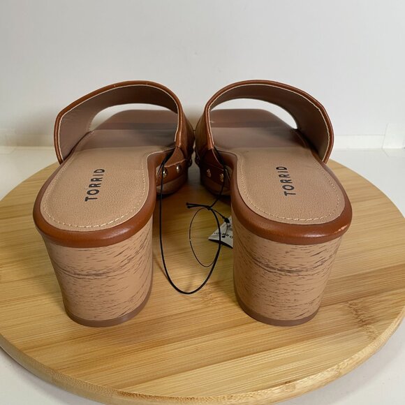 Torrid Women 9.5 WW Cognac Brown Wood Block Heel Mule Slip On Gold Rivet Boho - Picture 4 of 9